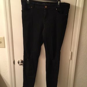 Black Skinny ankle distressed jeans